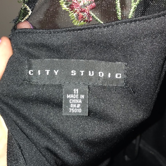 Dress - Picture 4 of 5